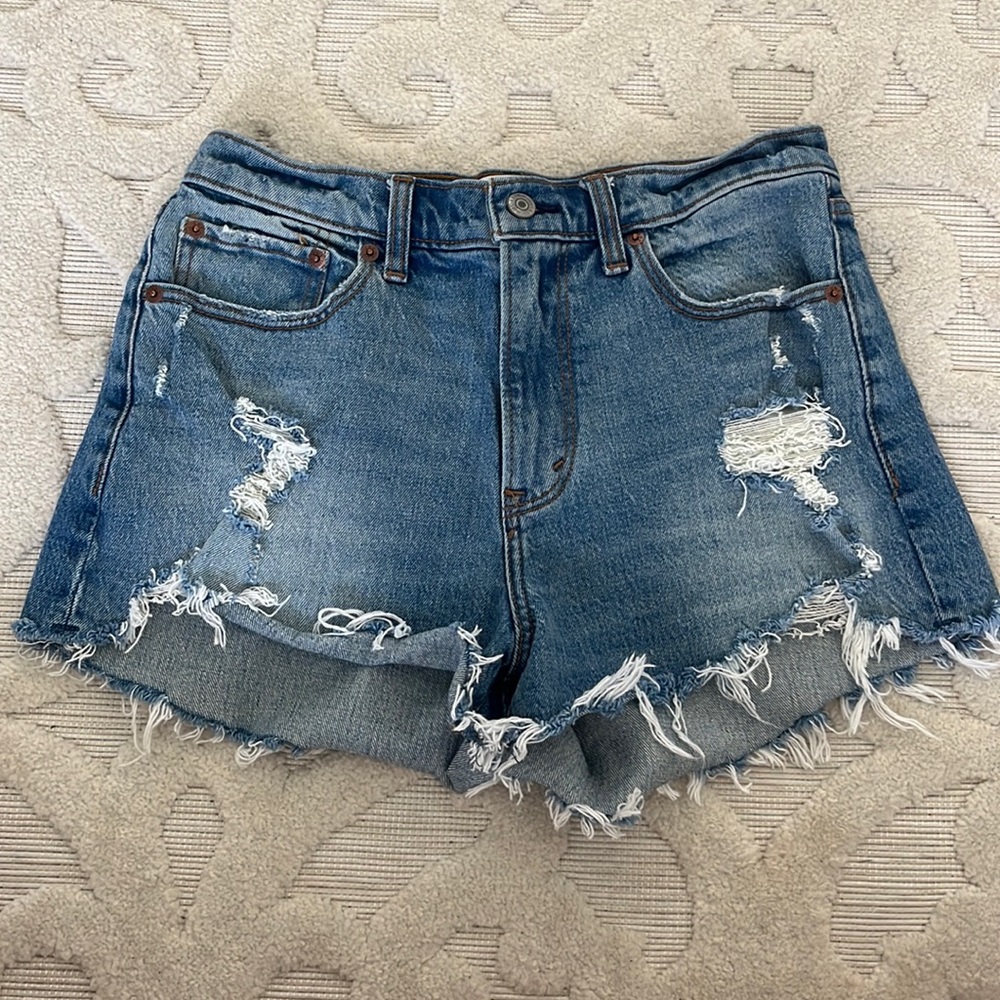 Abercrombie & Fitch Curve Love Mid Rise Mom Short, size 28